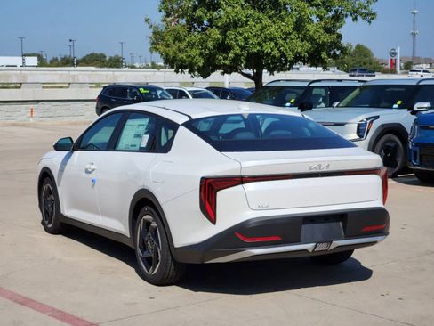 New 2025 Kia K4 EX image 5