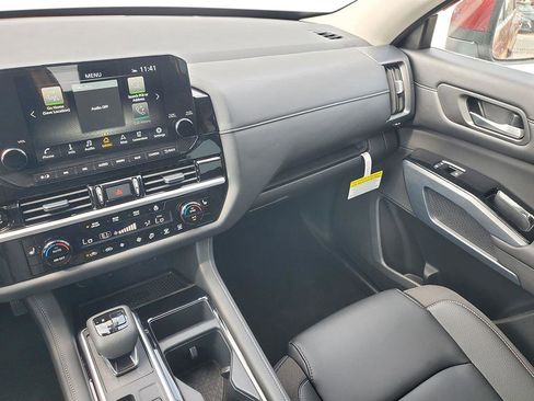 New 2025 Nissan Pathfinder SL AWD/4WD image 17