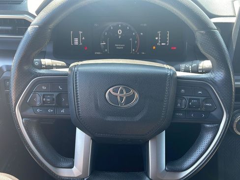 Used 2025 Toyota 4Runner SR5 AWD/4WD image 30