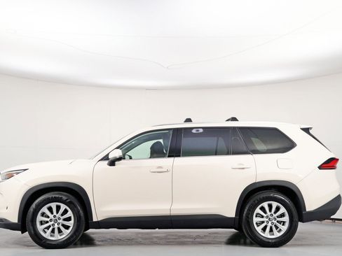 Used 2024 Toyota Grand Highlander XLE image 9