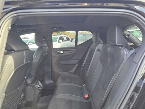 Used 2023 Volvo XC40 Recharge Ultimate image 20