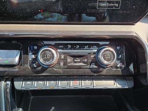 Used 2023 GMC Sierra 1500 AT4 w/ Technology Package AWD/4WD image 26