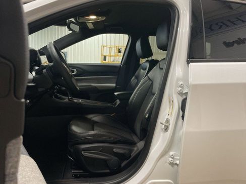 Used 2024 Jeep Compass Latitude image 13