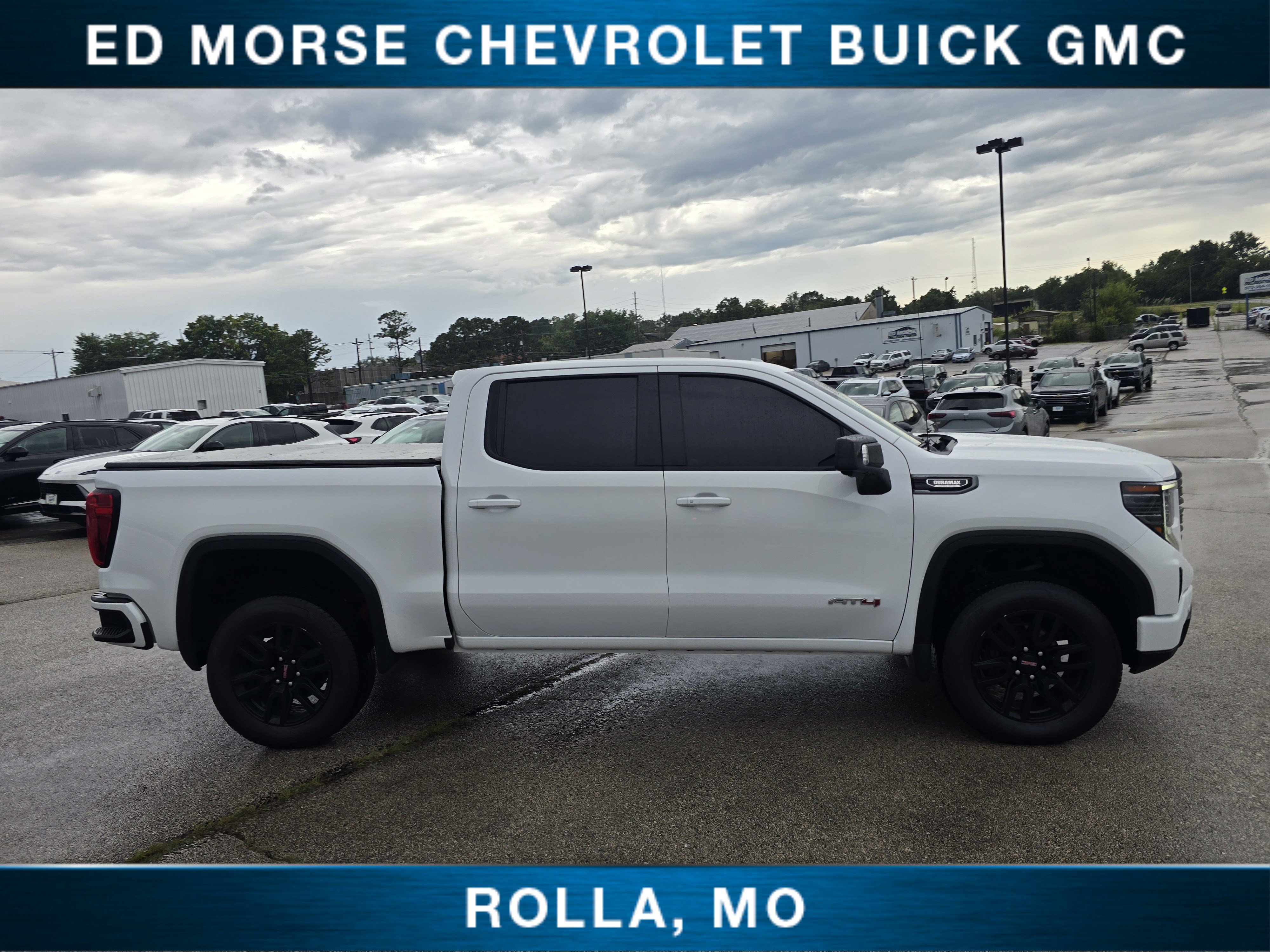 Used 2022 GMC Sierra 1500 AT4 w/ AT4 Premium Package AWD/4WD image 2
