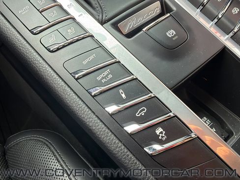 Used 2018 Porsche Macan Sport Edition AWD/4WD image 32