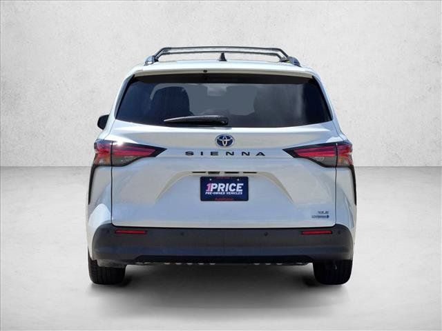 Used 2021 Toyota Sienna XLE FWD image 6
