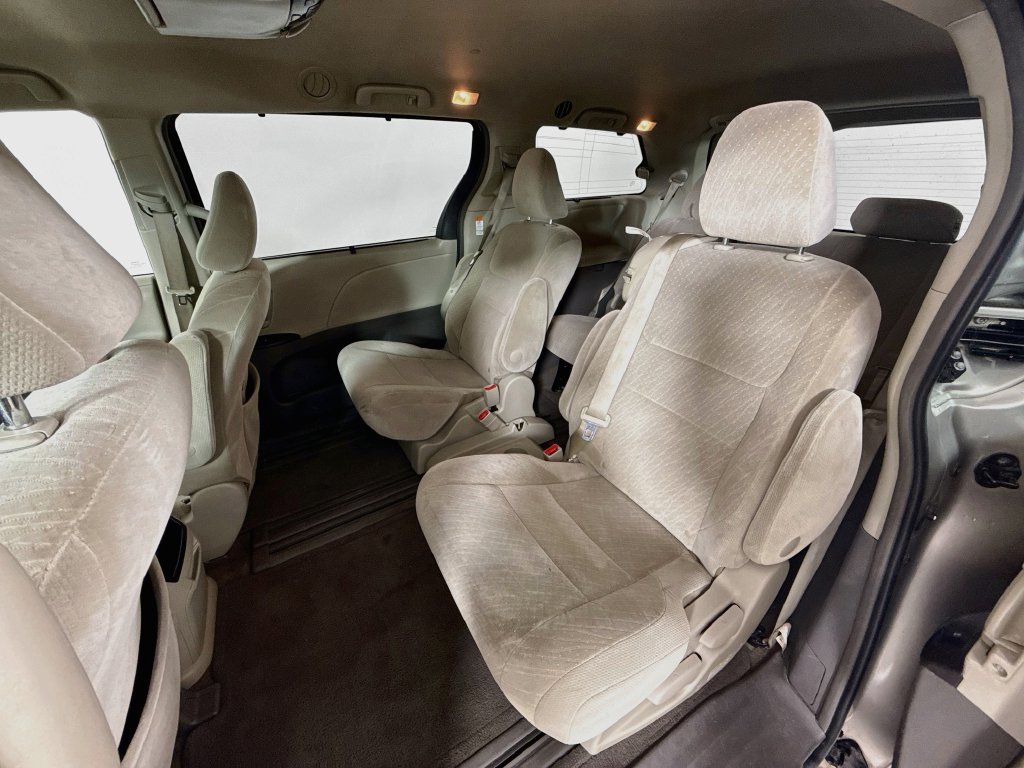 Used 2017 Toyota Sienna LE FWD image 20