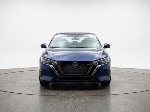 Used 2025 Nissan Sentra SV image 2