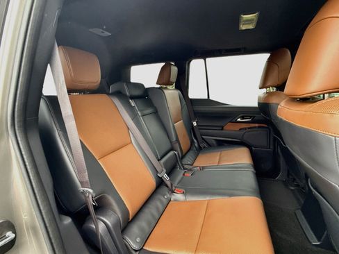 Used 2024 Lexus GX 550 w/ Cold Area Package AWD/4WD image 27