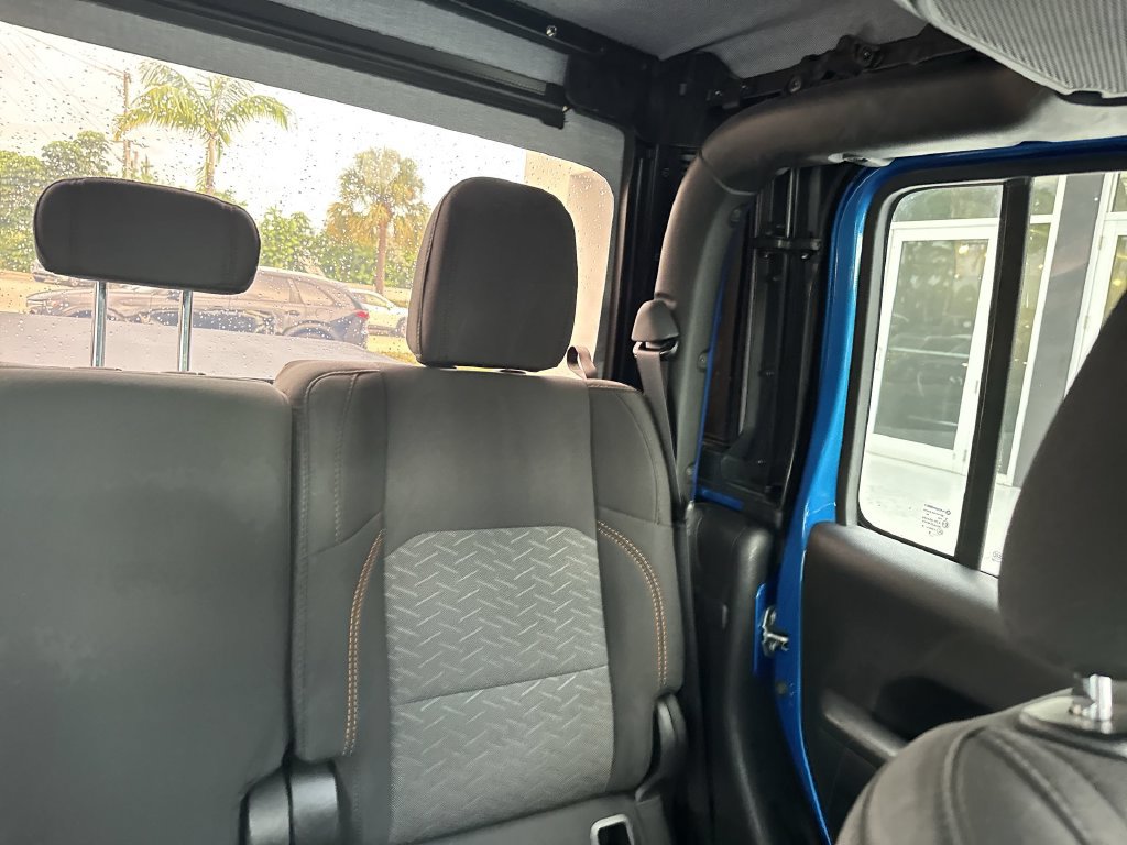 Used 2023 Jeep Gladiator Mojave AWD/4WD image 19
