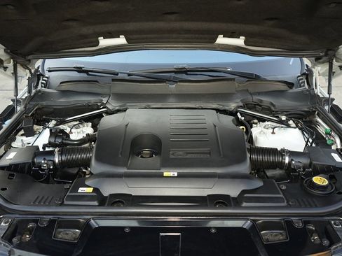 Used 2019 Land Rover Range Rover Sport HSE image 32