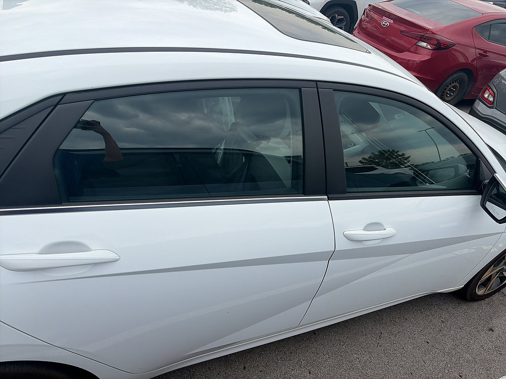 Used 2023 Hyundai Elantra Limited w/ Cargo Package FWD image 3