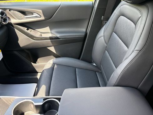New 2026 Chevrolet Equinox LT w/ Convenience Package II FWD image 17