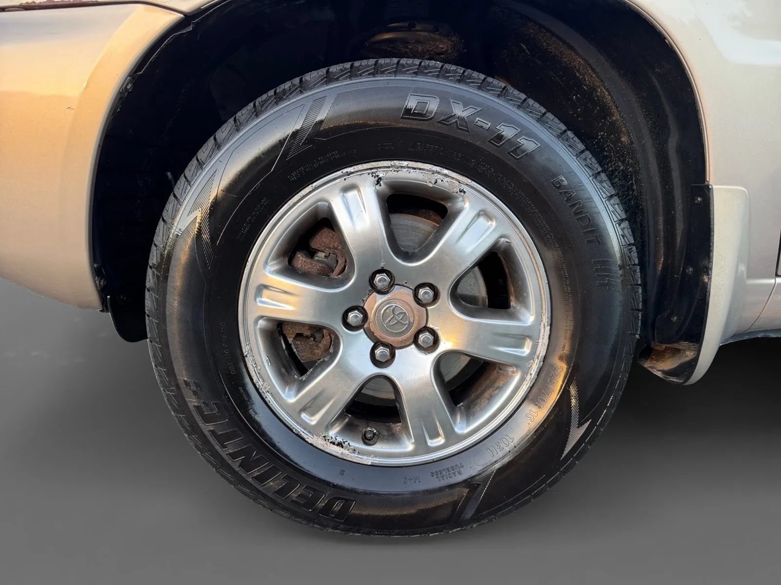 Used 2005 Toyota Highlander 4WD V6 w/ 3rd Row image 21