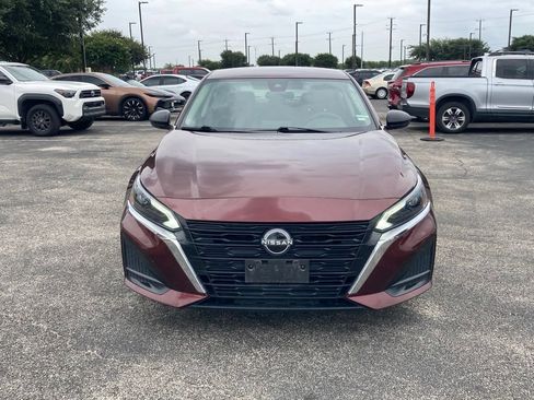 Used 2024 Nissan Altima 2.5 SV FWD image 2