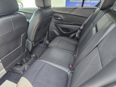Used 2020 Chevrolet Trax LT w/ Redline Edition AWD/4WD image 9
