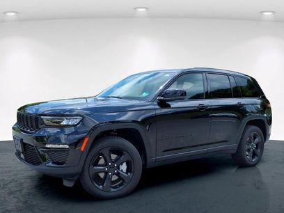 Used 2025 Jeep Grand Cherokee Limited w/ Black Appearance Package
