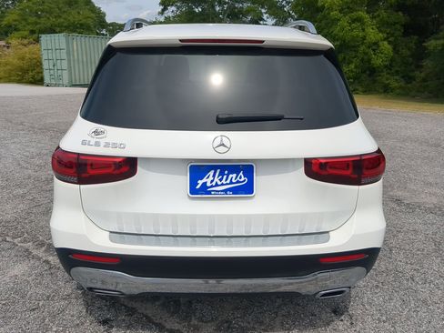 Used 2022 Mercedes-Benz GLB 250 w/ Premium Package Lite image 4