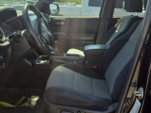 Used 2020 Toyota Tacoma TRD Off-Road image 5