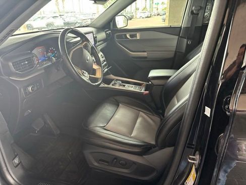 Used 2023 Ford Explorer XLT w/ Equipment Group 202A RWD image 8