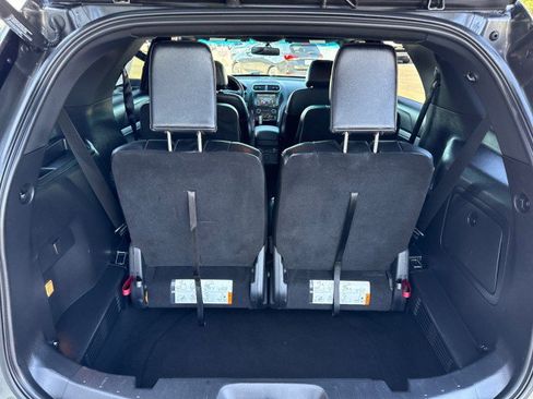 Used 2016 Ford Explorer XLT w/ Equipment Group 202A AWD/4WD image 28