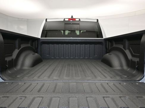New 2026 RAM 1500 4x4 Crew Cab image 25