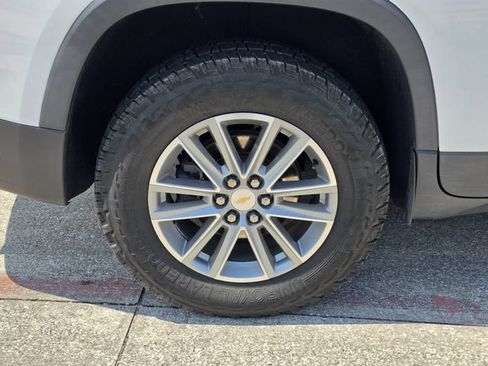 Used 2022 Chevrolet Traverse LT FWD image 5