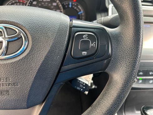 Used 2015 Toyota Camry image 20