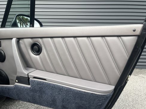 Used 1992 Porsche 911 Carrera image 28