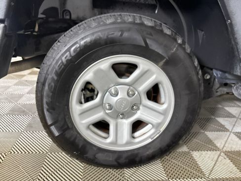 Used 2018 Jeep Wrangler Sport w/ Connectivity Group AWD/4WD image 26