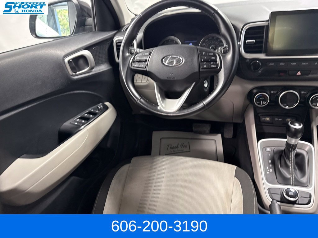 Used 2022 Hyundai Venue SEL FWD image 19