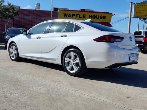 Used 2019 Buick Regal Preferred image 3