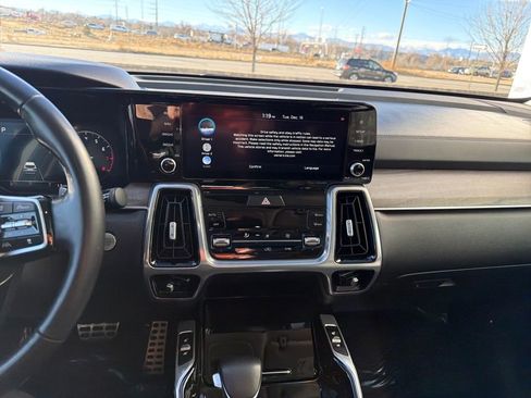 Used 2023 Kia Sorento SX Prestige image 18