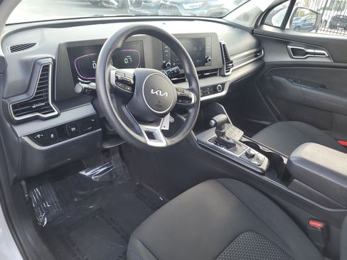 Used 2025 Kia Sportage LX image 18