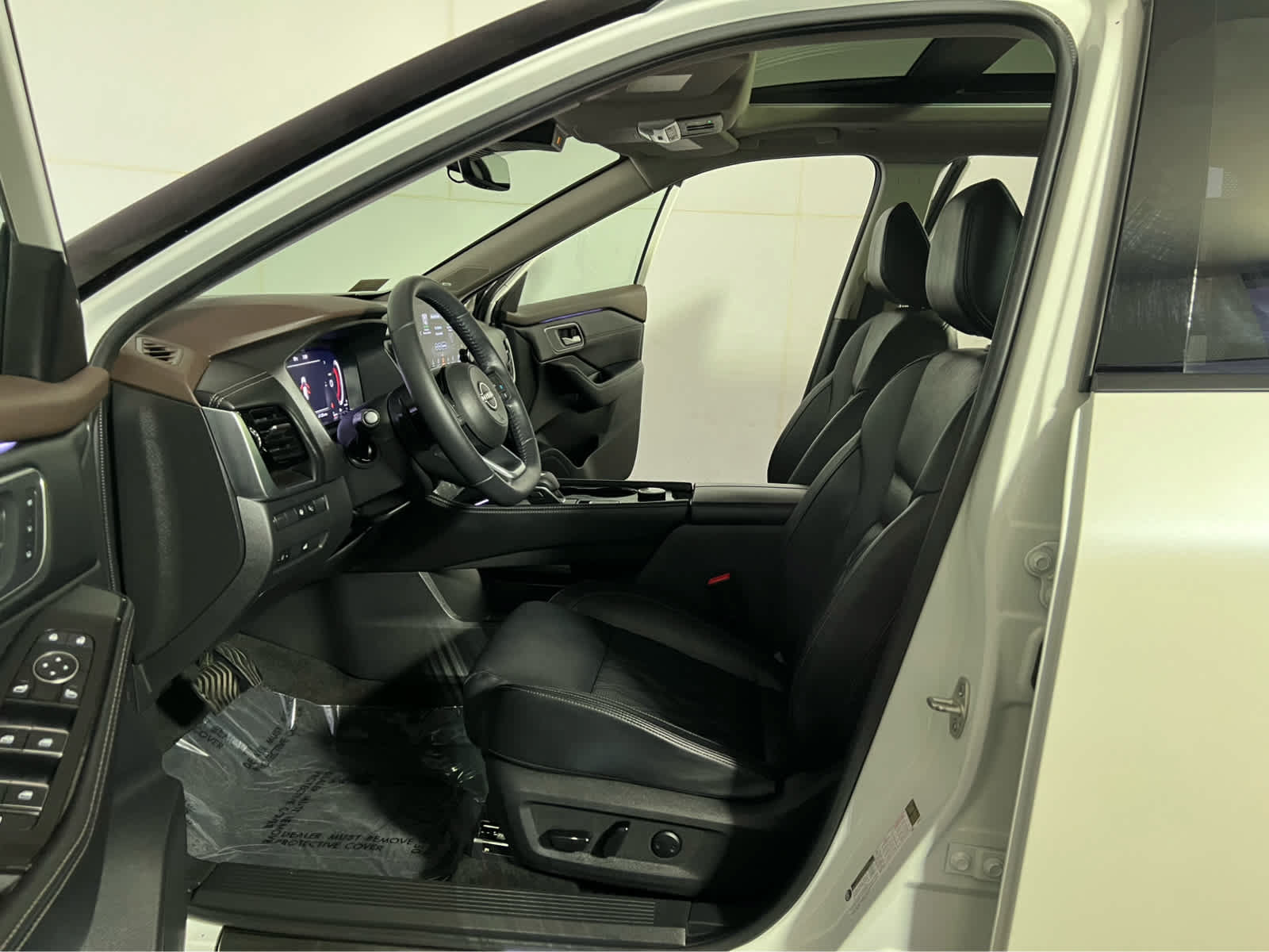 Used 2023 Nissan Rogue Platinum w/ Platinum Premium Package AWD/4WD image 22