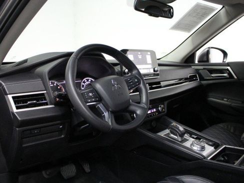 Used 2022 Mitsubishi Outlander SEL image 4