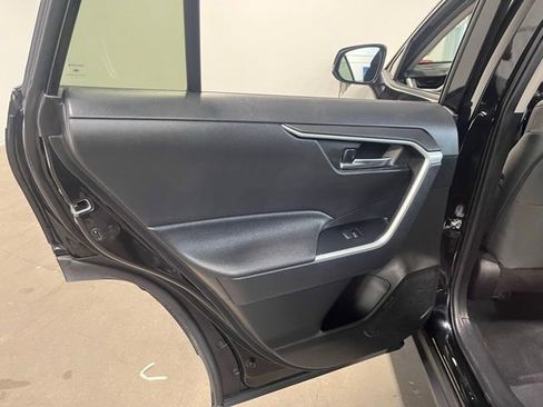 Used 2020 Toyota RAV4 XLE w/ Convenience Package image 19