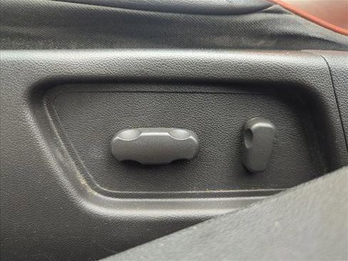 Used 2008 Chevrolet Malibu LTZ w/ Rear Power Package image 11