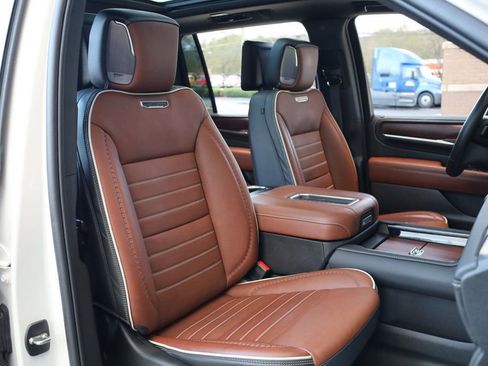 Used 2023 GMC Yukon XL Denali Ultimate image 23