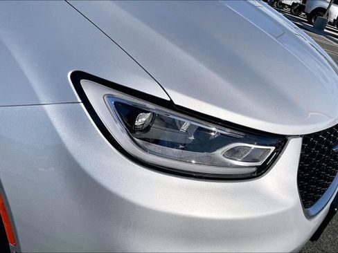 New 2026 Chrysler Pacifica Pinnacle image 11