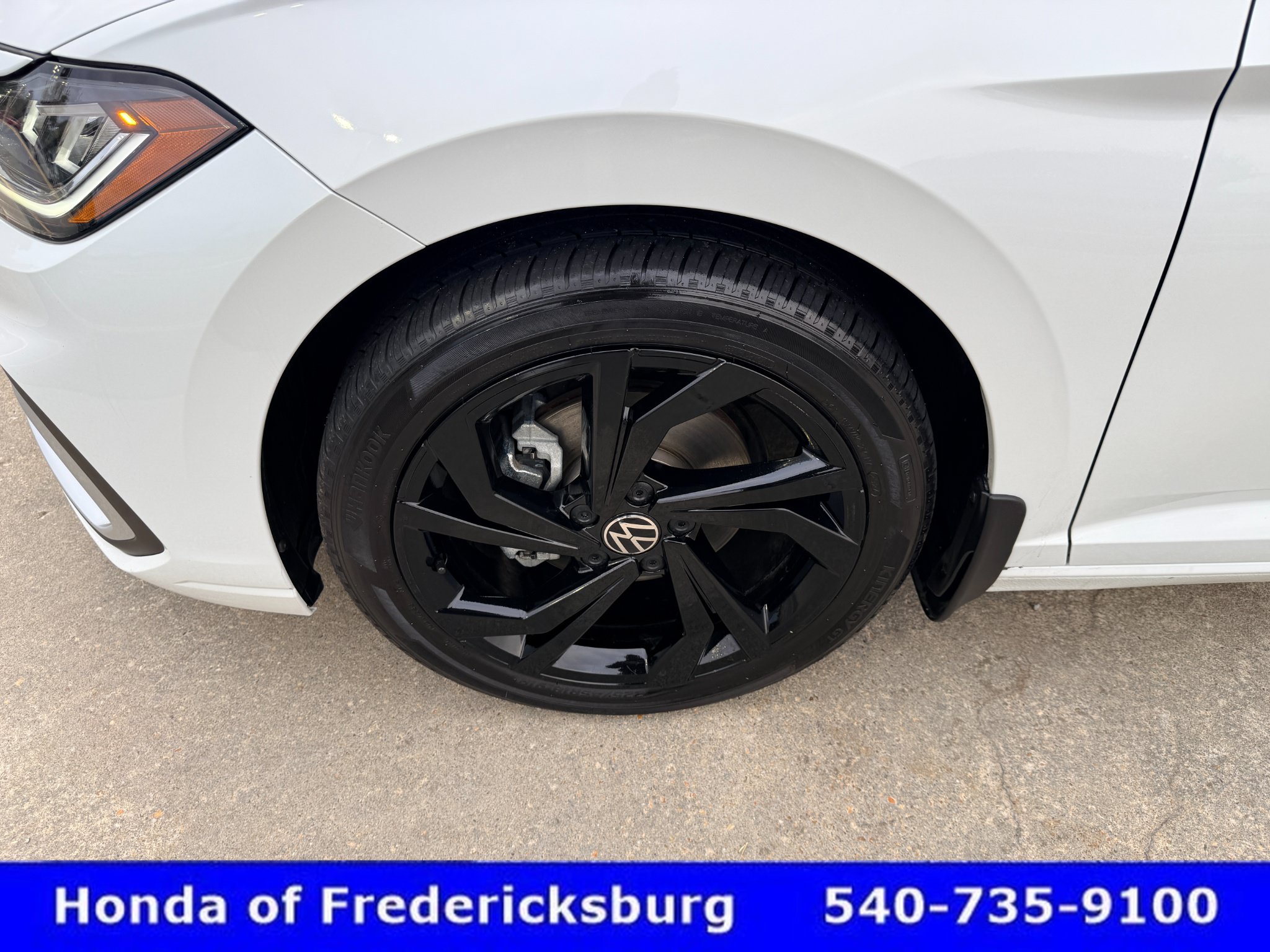 Used 2025 Volkswagen Jetta SE FWD image 10