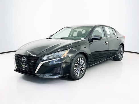 Used 2025 Nissan Altima 2.5 SV FWD image 3