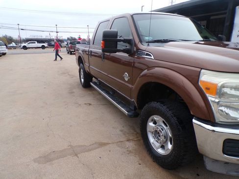 Used 2011 Ford F250 XLT w/ XLT Interior Pkg image 4