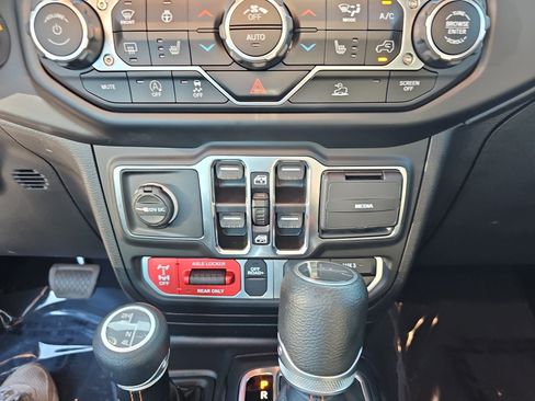Used 2022 Jeep Gladiator Mojave w/ Cold Weather Group AWD/4WD image 24