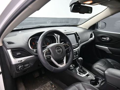 Used 2018 Jeep Cherokee Overland AWD/4WD image 16