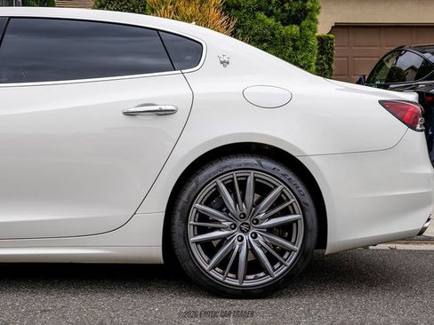 Used 2023 Maserati Quattroporte GT RWD image 5