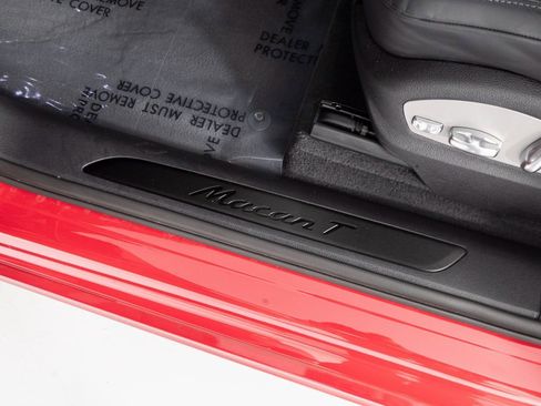 Certified 2025 Porsche Macan Turbo image 22