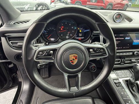 Used 2021 Porsche Macan w/ Premium Package image 18