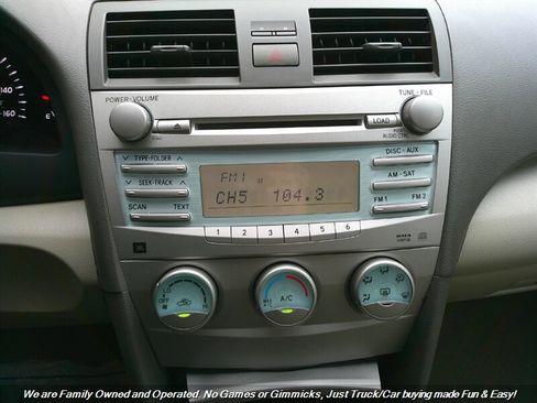 Used 2009 Toyota Camry LE image 29