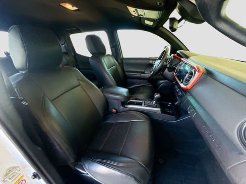 Used 2020 Toyota Tacoma TRD Sport RWD image 28